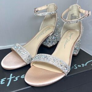 NIB Betsey Johnson Mari Rhinestone Block Heel Sandals Champagne Sz 6.5